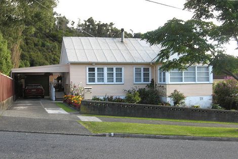 Photo of property in 6 Swainson Street, Naenae, Lower Hutt, 5011