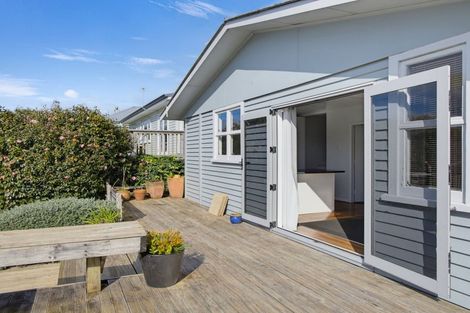 Photo of property in 5 Mayfair Place, Westown, New Plymouth, 4310