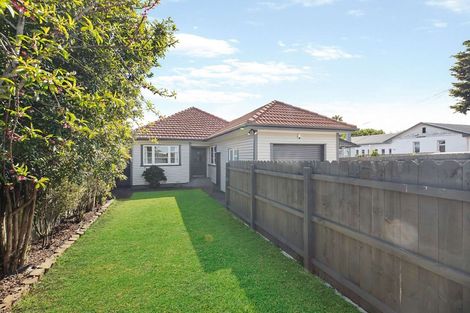 Photo of property in 1/13 Russell Road, Manurewa, Auckland, 2102