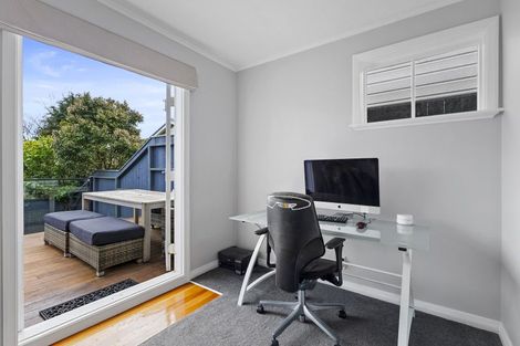 Photo of property in 9 Rona Street, Eastbourne, Lower Hutt, 5013