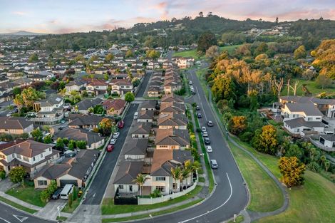 Photo of property in 137 Baverstock Road, Flat Bush, Auckland, 2016