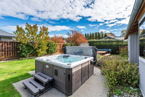 Photo of property in 5 Crawford Place, Lake Hayes, Queenstown, 9304