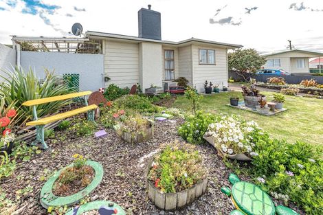 Photo of property in 102 Hinau Street, Castlecliff, Whanganui, 4501