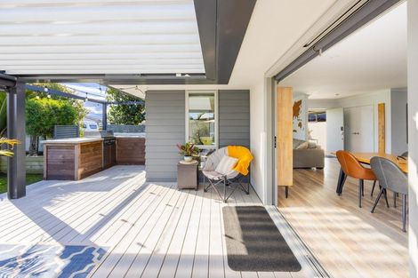 Photo of property in 2 Aparima Place, Awatoto, Napier, 4110