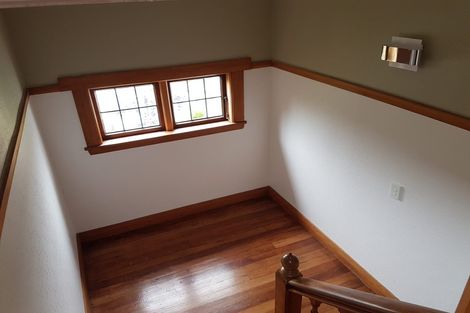 Photo of property in 17 Saint Michaels Crescent, Kelburn, Wellington, 6012