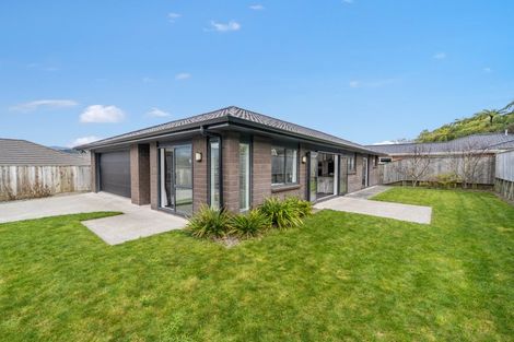 Photo of property in 107 Riverstone Drive, Riverstone Terraces, Upper Hutt, 5018