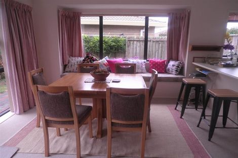 Photo of property in 84 Lakeside Drive, Orewa, 0931