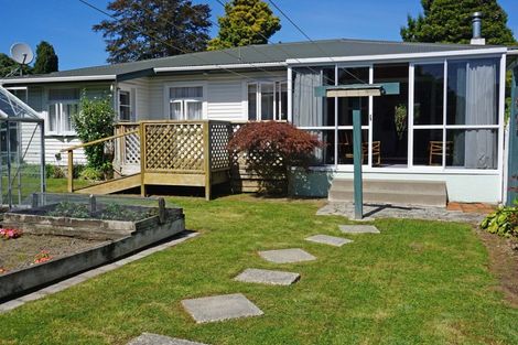 Photo of property in 24 Avenue North Road, Levin, 5510