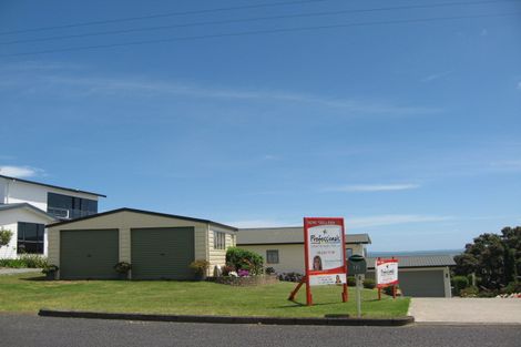 Photo of property in 49a Torkar Road, Clarks Beach, 2122