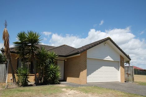 Photo of property in 15 Foxlaw Street, Randwick Park, Auckland, 2105