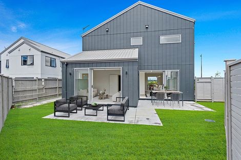 Photo of property in 39 Parkmore Drive, Rosehill, Papakura, 2113