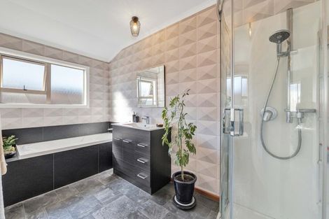 Photo of property in 238 Huatoki Street, Upper Vogeltown, New Plymouth, 4310