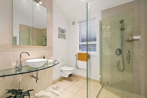 Photo of property in 6 Miri Road, Rothesay Bay, Auckland, 0630