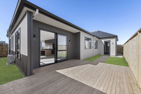 Photo of property in 77 Maungakaraka Road, Karaka, 2580