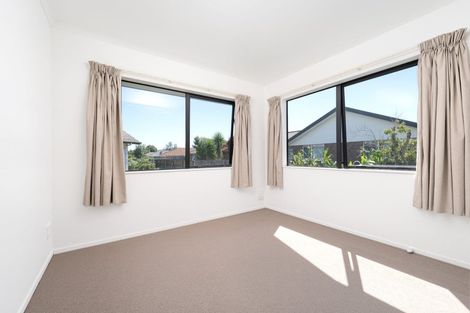 Photo of property in 16 Pyramid Place, Glen Eden, Auckland, 0602