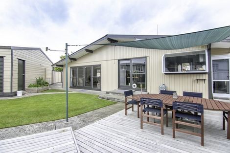 Photo of property in 2 Newcastle Street, Hokowhitu, Palmerston North, 4410