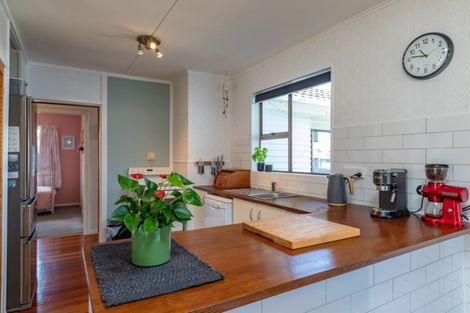 Photo of property in 2 Kapiti Crescent, Titahi Bay, Porirua, 5022