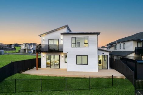 Photo of property in 11 Seagreen Avenue, Rosehill, Papakura, 2113