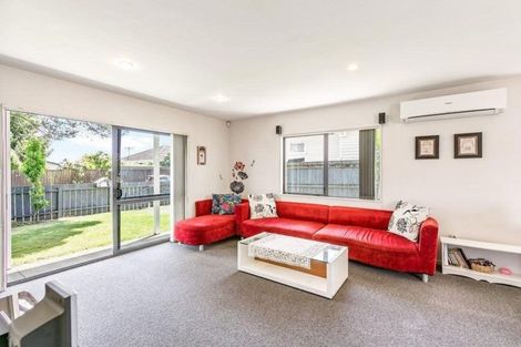Photo of property in 2 Braeburn Place, Takanini, 2112