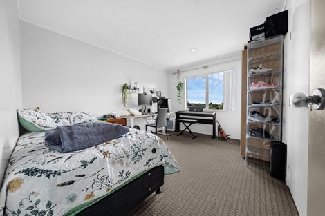 Photo of property in 2 Talmar Place, Massey, Auckland, 0614