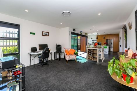 Photo of property in 12 Mackillop Way, Brooklands, New Plymouth, 4310