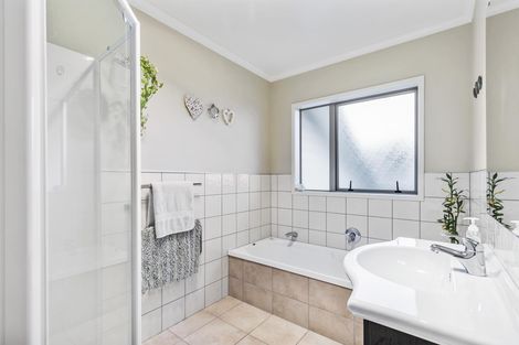 Photo of property in 30 Twomey Drive, Pukekohe, 2120