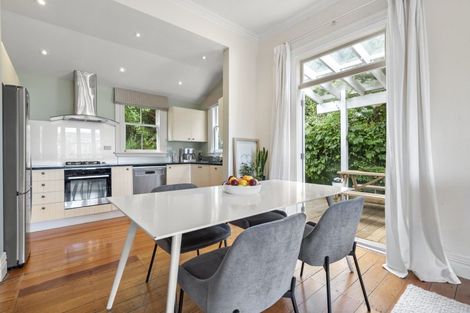 Photo of property in 12 Rixon Grove, Mount Victoria, Wellington, 6011