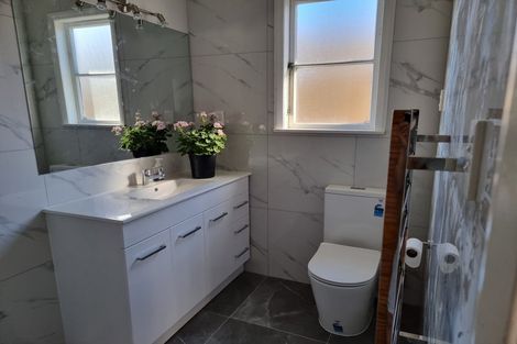 Photo of property in 9 Waiohua Road, Greenlane, Auckland, 1061