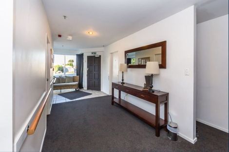 Photo of property in 9 Straven Road, Riccarton, Christchurch, 8011