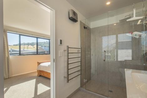 Photo of property in 9 Kamahi Street, Wanaka, 9305