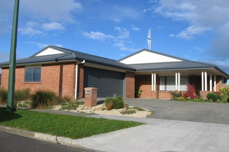 Photo of property in 150 Ruapehu Drive, Fitzherbert, Palmerston North, 4410