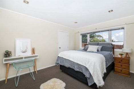 Photo of property in 11 Mayall Avenue, Beach Haven, Auckland, 0626