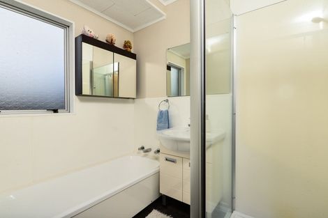 Photo of property in 15 Kentucky Crescent, Nawton, Hamilton, 3200