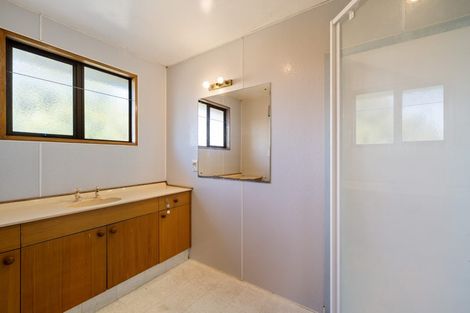 Photo of property in 13 Broadfell Avenue, Avonhead, Christchurch, 8042