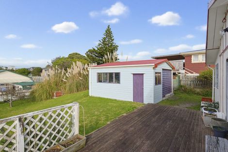 Photo of property in 84 Park Avenue, Waitarere Beach, Levin, 5510