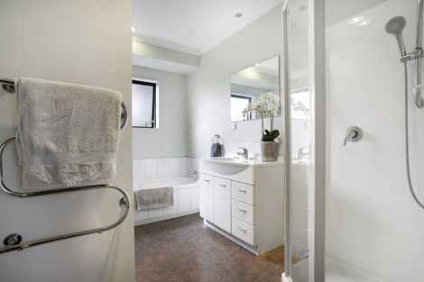 Photo of property in 10 Rexwood Estate, Carterton, 5713