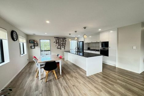 Photo of property in 8 Pakaraka Drive, Papakura, 2110