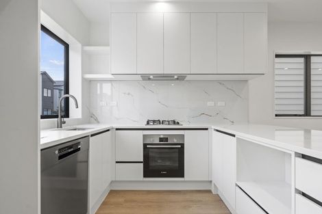 Photo of property in 32 Whare Kauri Road, Papakura, 2110