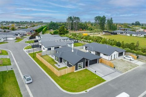 Photo of property in 21 Clonbunny Close, Rolleston, 7614