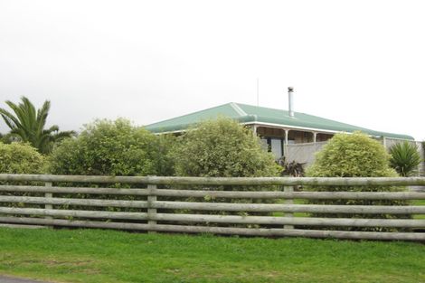 Photo of property in 128 Wairau Road, Oakura, 4314