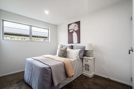 Photo of property in 90 Medallion Drive, Oteha, Auckland, 0632