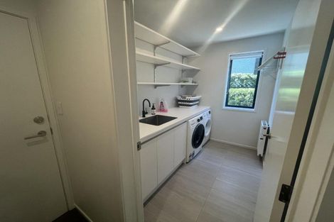 Photo of property in 42 Gilbert Street, New Plymouth, 4310