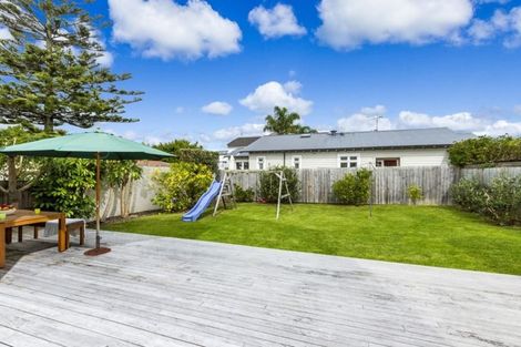 Photo of property in 22 Onewa Road, Northcote Point, Auckland, 0627