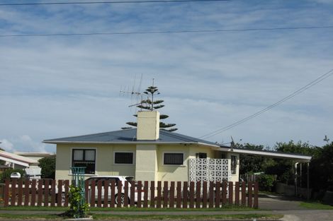Photo of property in 75 Cornfoot Street, Castlecliff, Whanganui, 4501