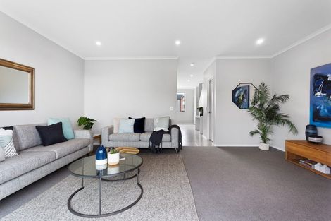 Photo of property in 2/1 Ko Roa Lane, Hobsonville, Auckland, 0616