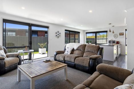 Photo of property in 17 Wai Huri Place, Omokoroa, 3114