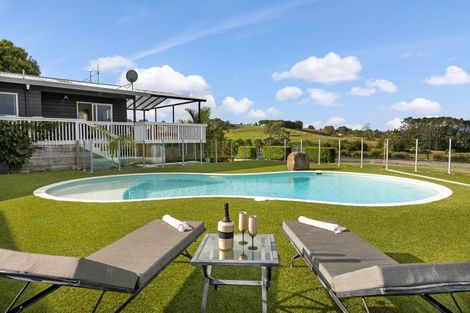 Photo of property in 145 Hanham Road, Kumeu, 0891