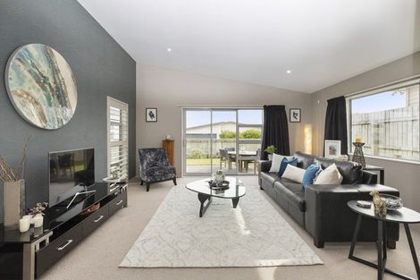 Photo of property in 32 Havana Rise, Grenada Village, Wellington, 6037