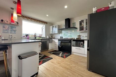 Photo of property in 62 Karaka Street, Wainuiomata, Lower Hutt, 5014