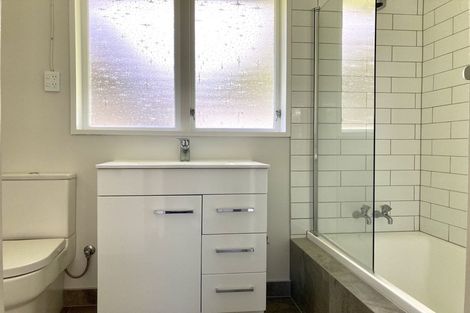 Photo of property in 21 West Harbour Drive, West Harbour, Auckland, 0618